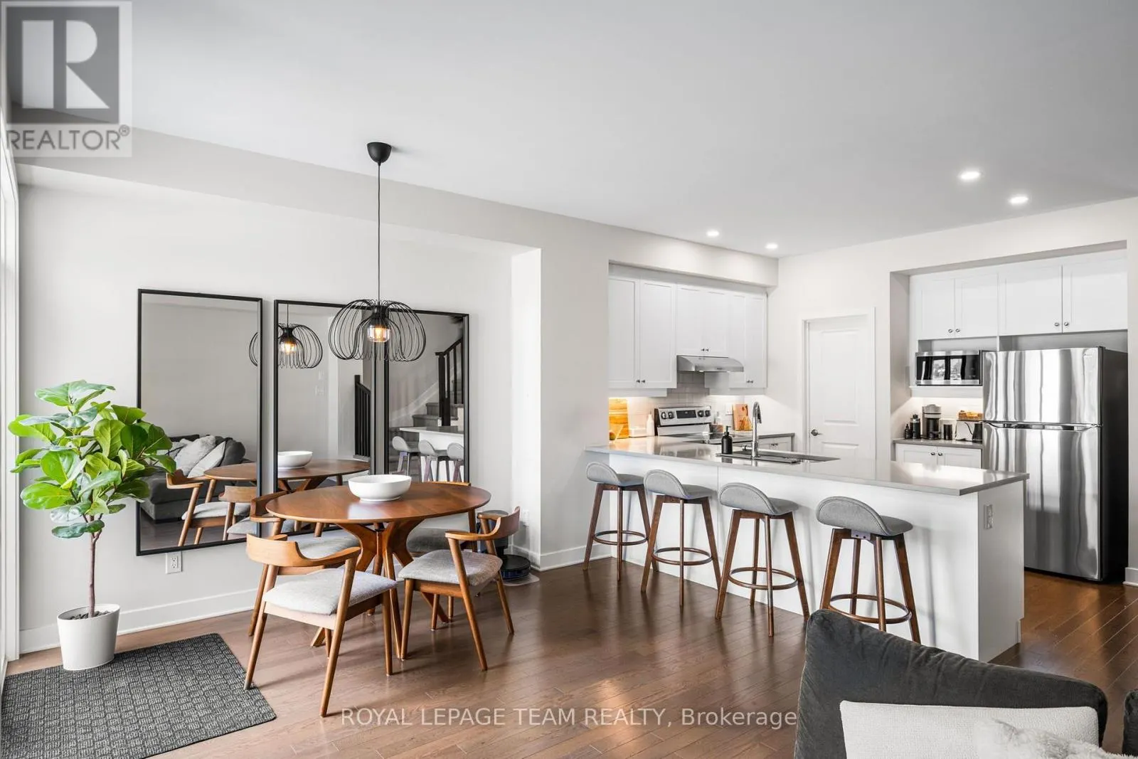 800 SOLARIUM AVENUE