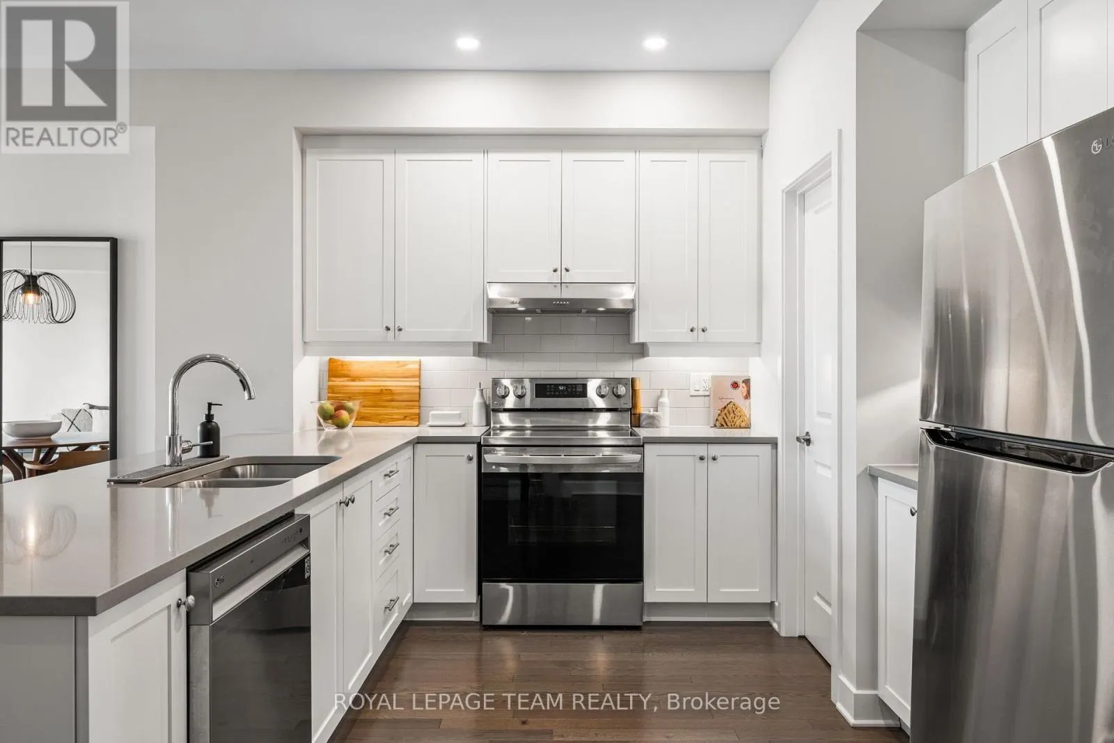 800 SOLARIUM AVENUE