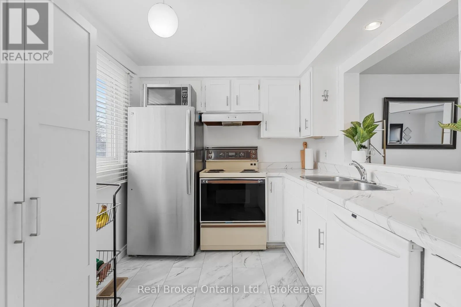 8 - 5982 DUNN STREET #8