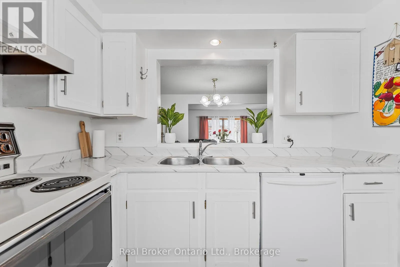 8 - 5982 DUNN STREET #8
