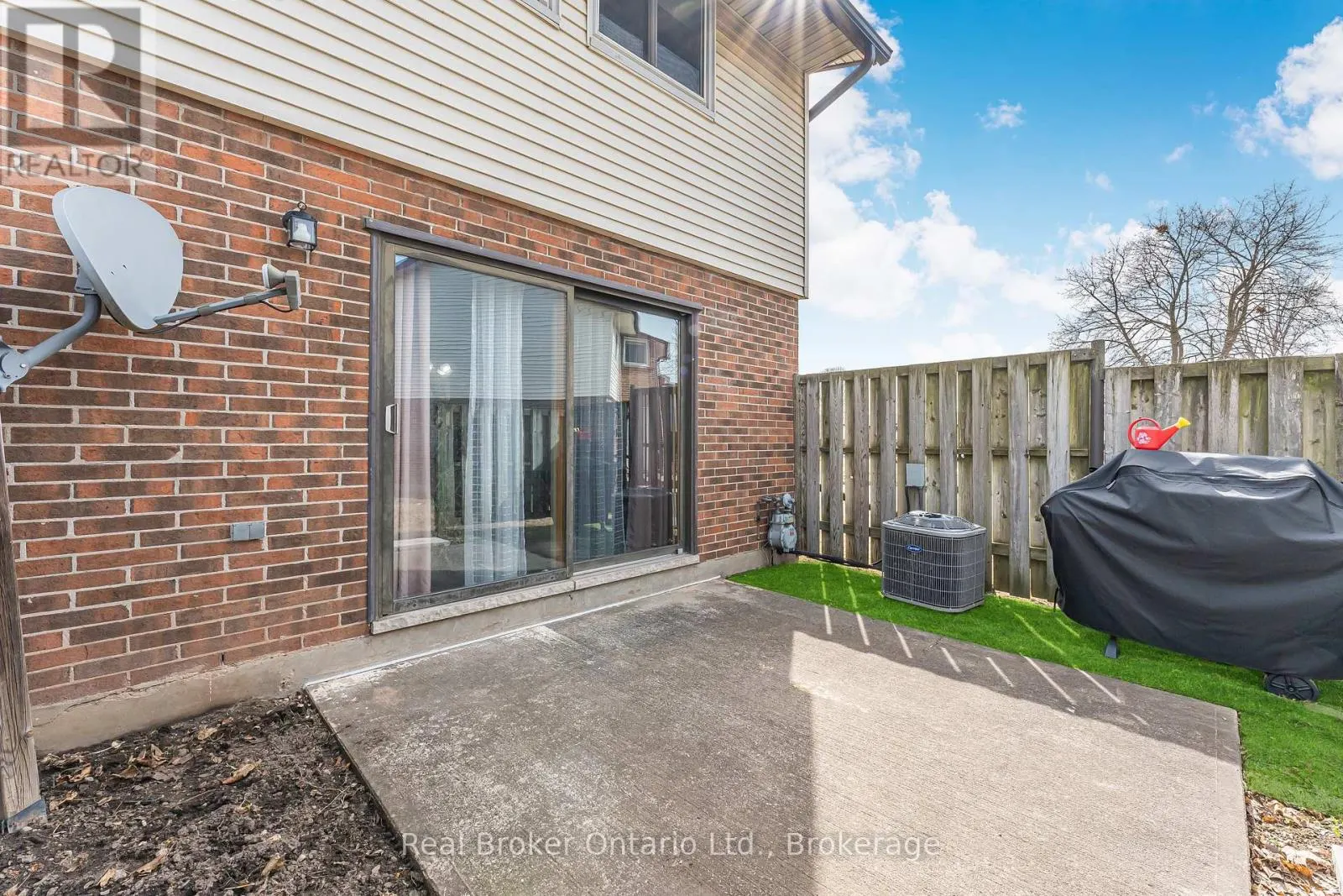 8 - 5982 DUNN STREET #8