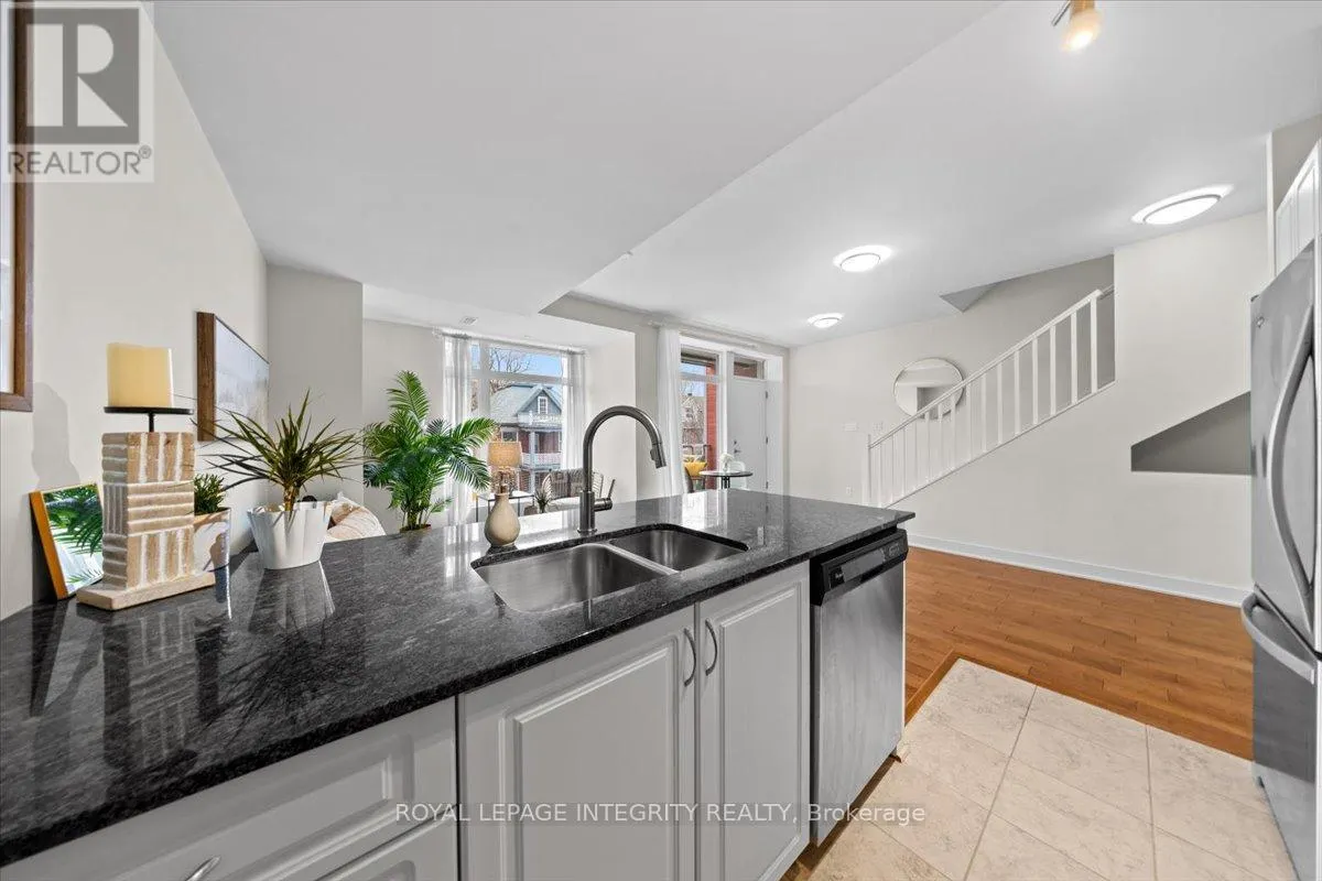 9 - 78 HOLMWOOD AVENUE