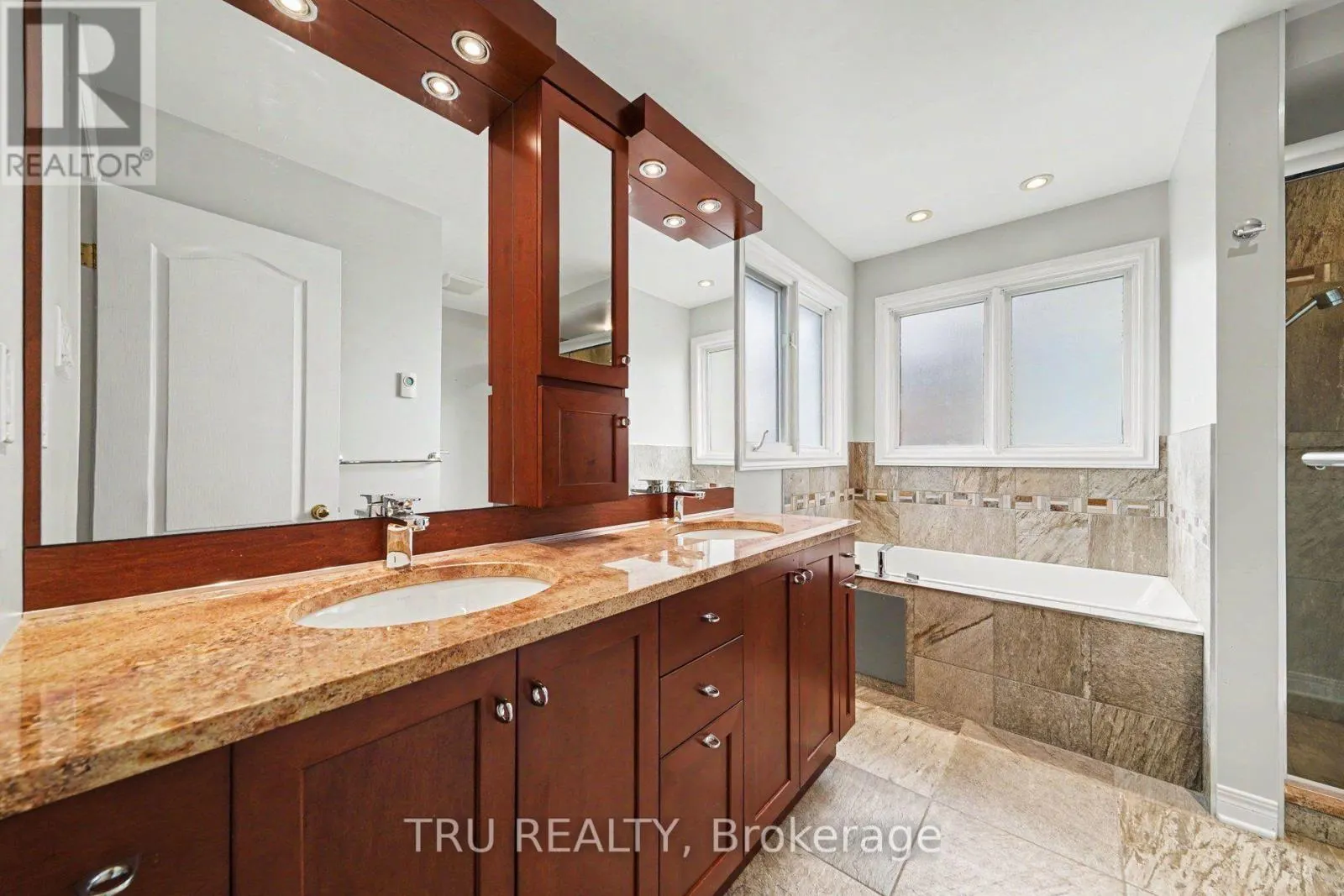 4082 OTTER TAIL CRESCENT