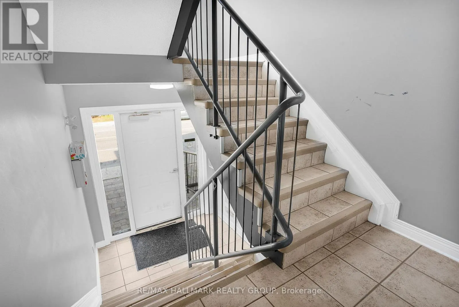 302 - 1005 LAURIER STREET