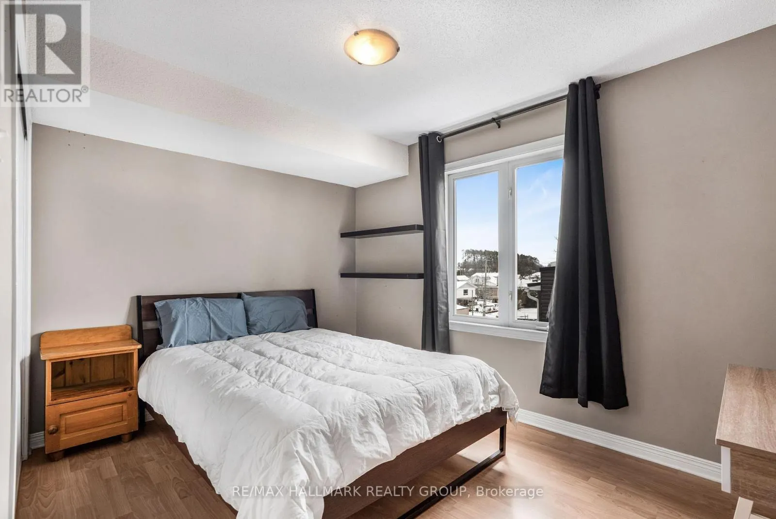 302 - 1005 LAURIER STREET
