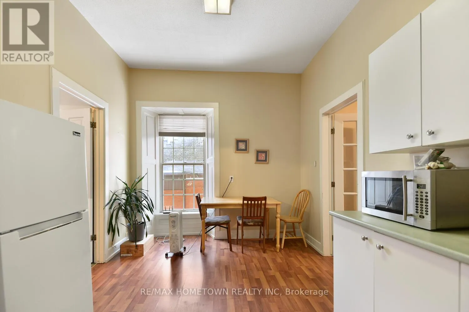 64 KING STREET E