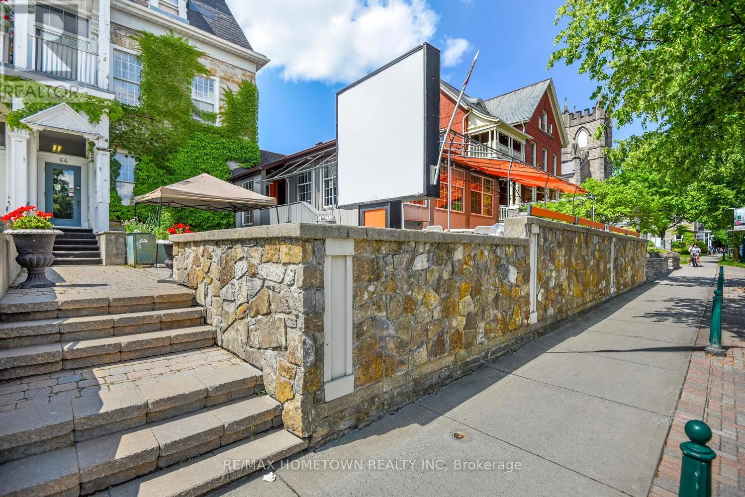 64 KING STREET E