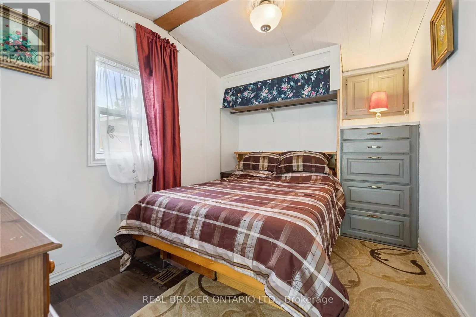 445 PINE PASS