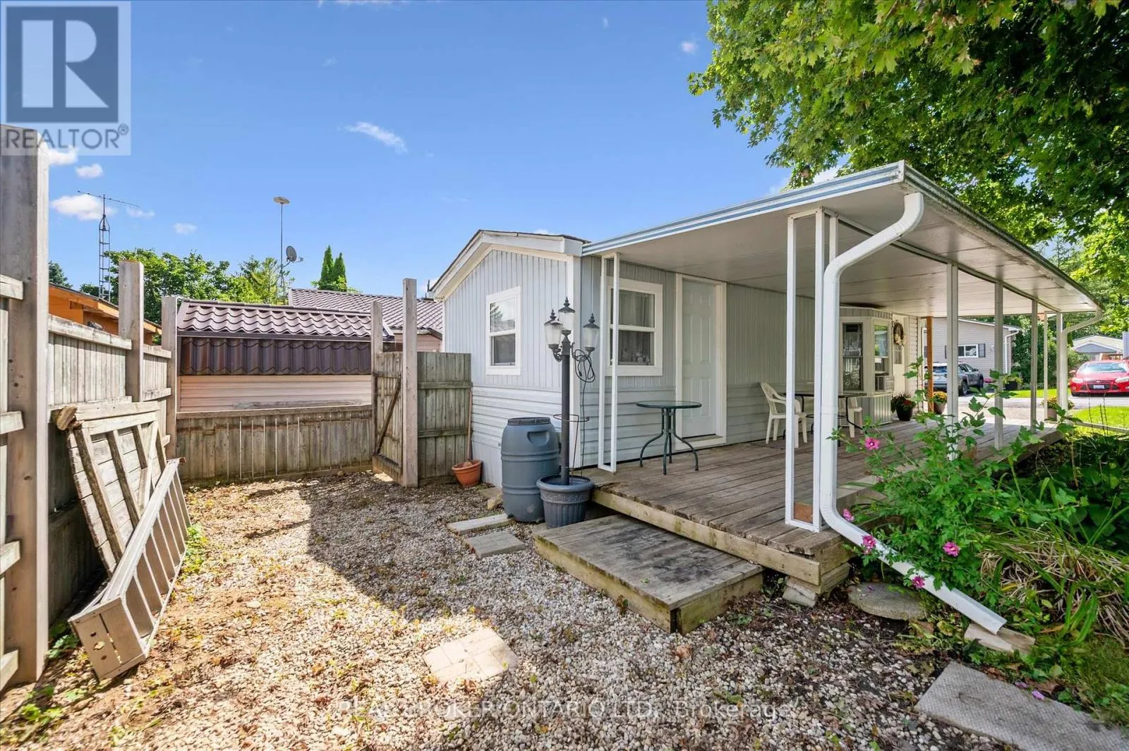445 PINE PASS