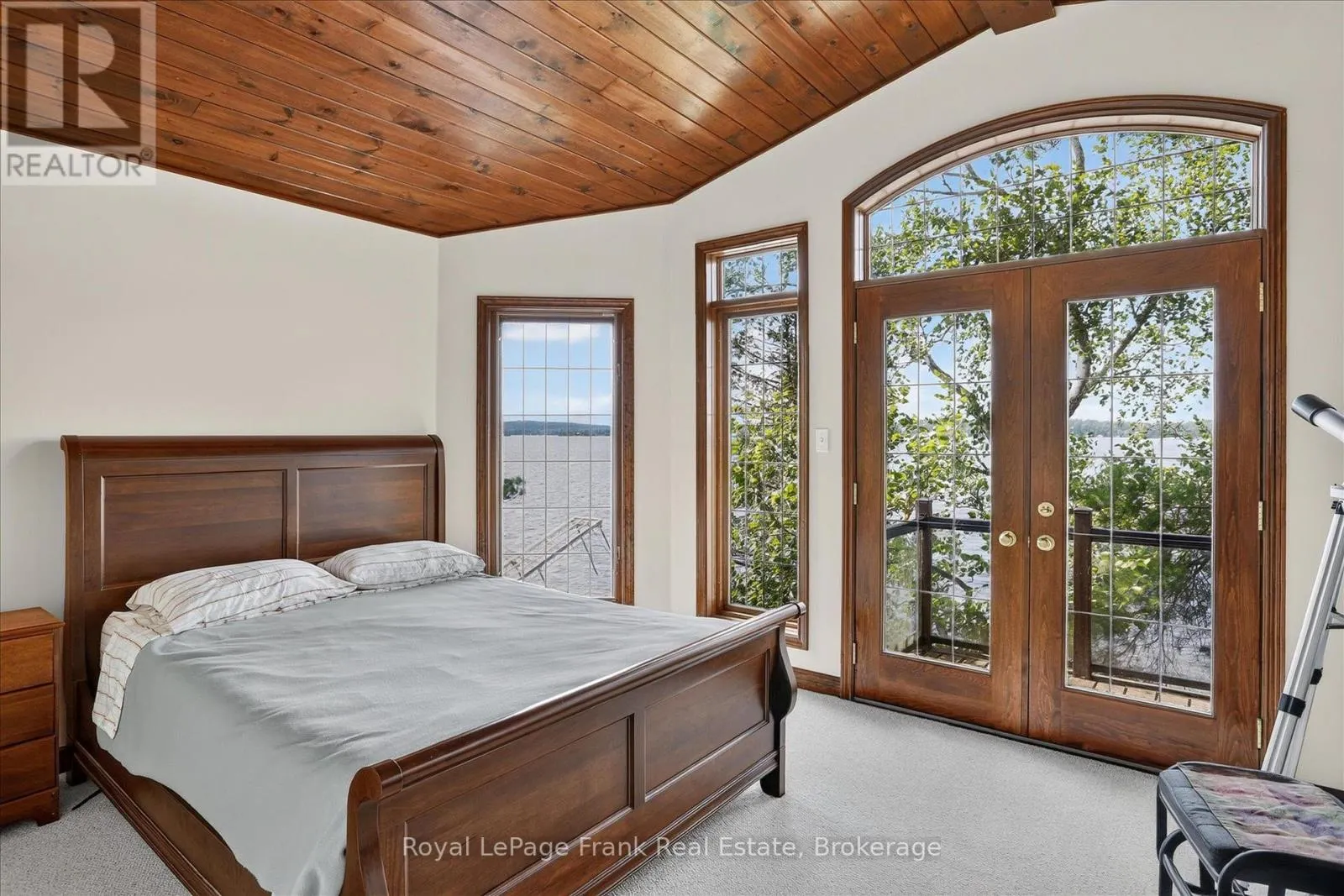 1550 ISLAND 85 STONEY LAKE