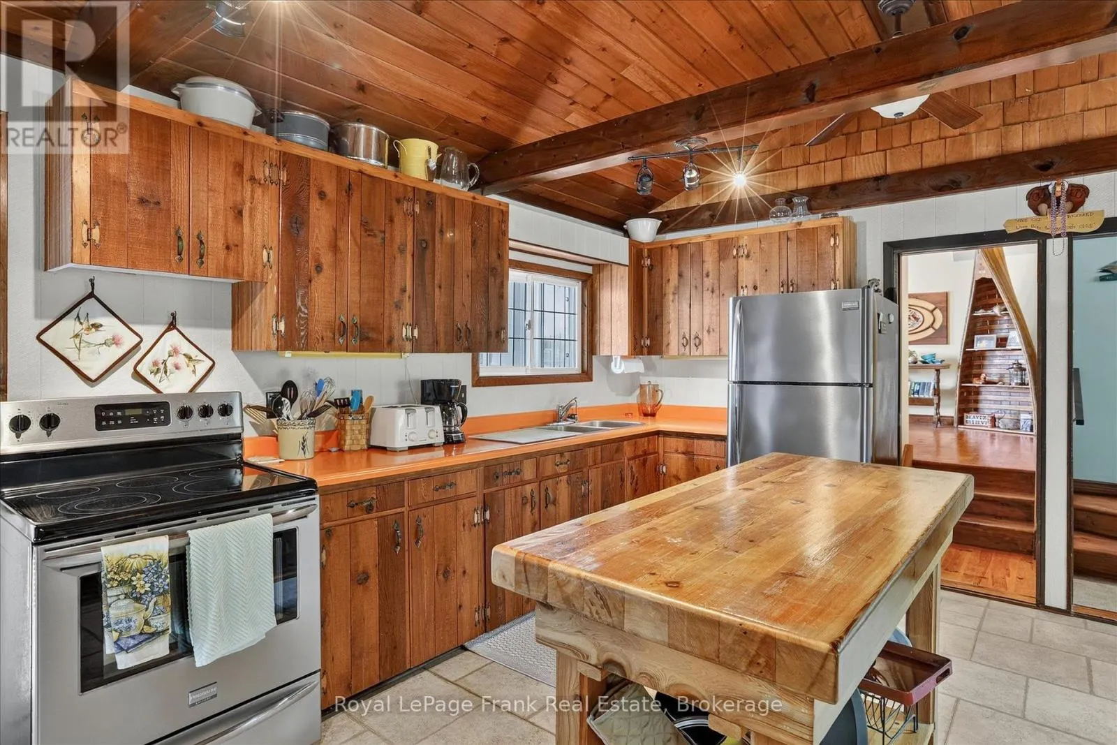 1550 ISLAND 85 STONEY LAKE
