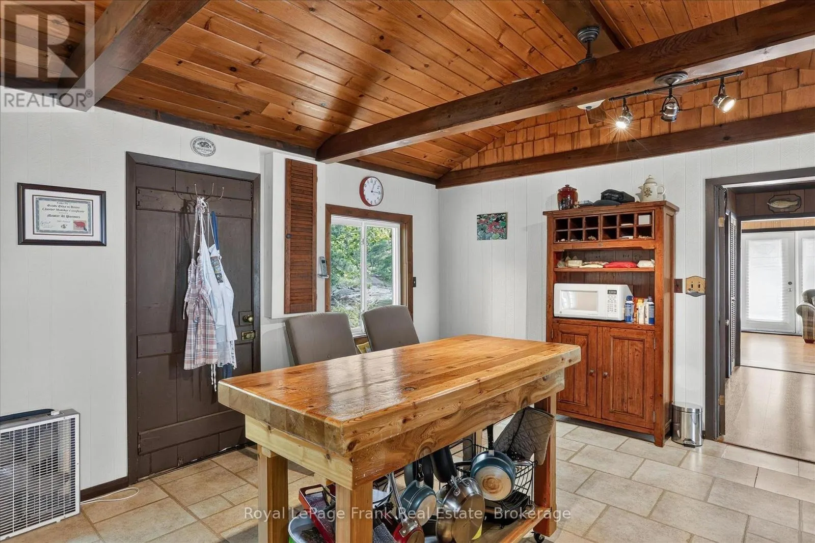 1550 ISLAND 85 STONEY LAKE