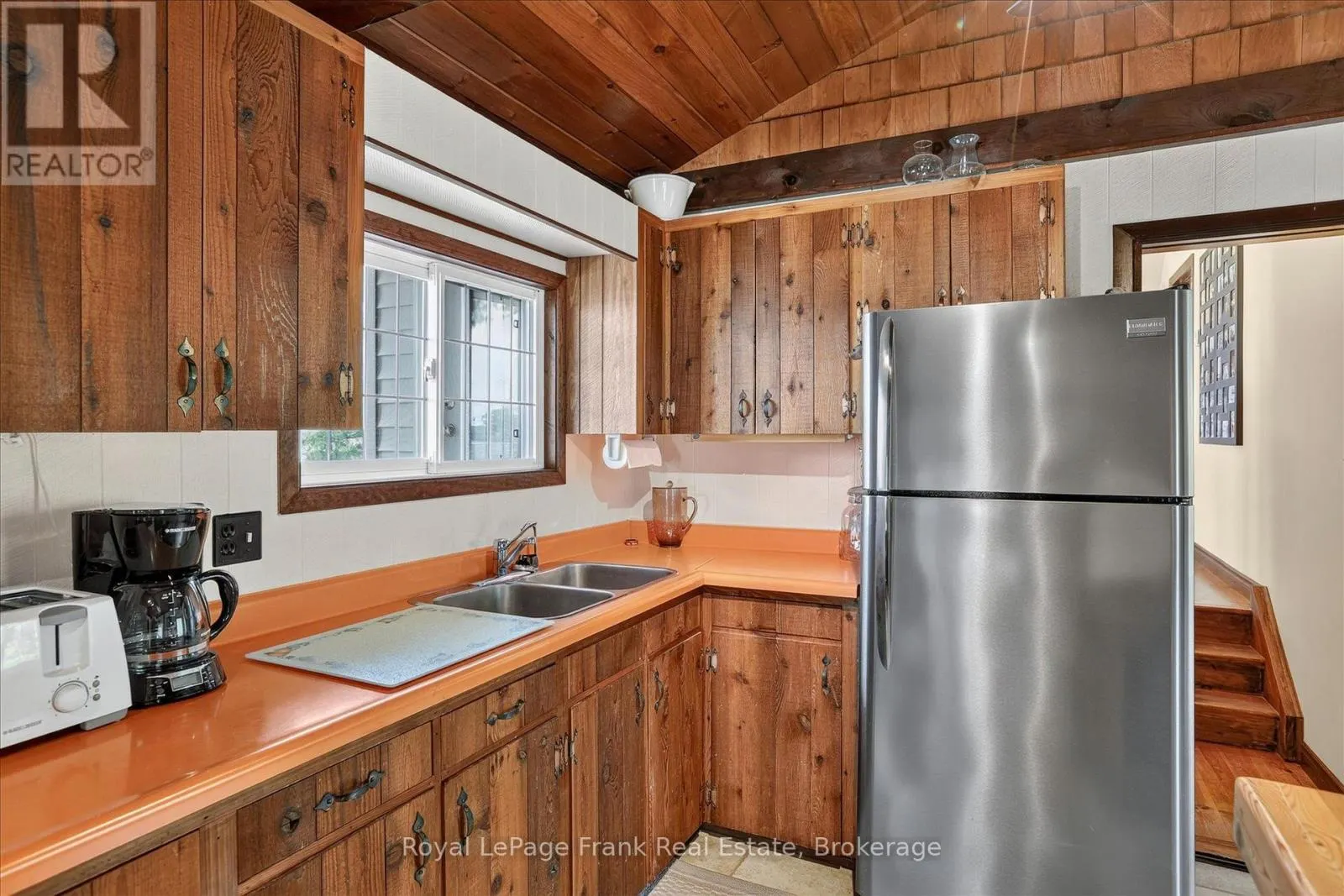 1550 ISLAND 85 STONEY LAKE