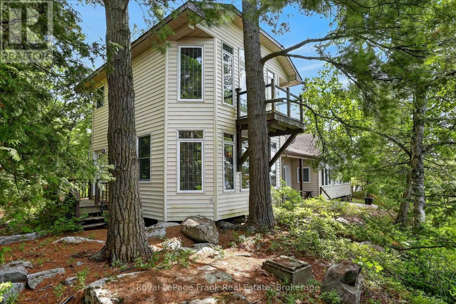 1550 ISLAND 85 STONEY LAKE