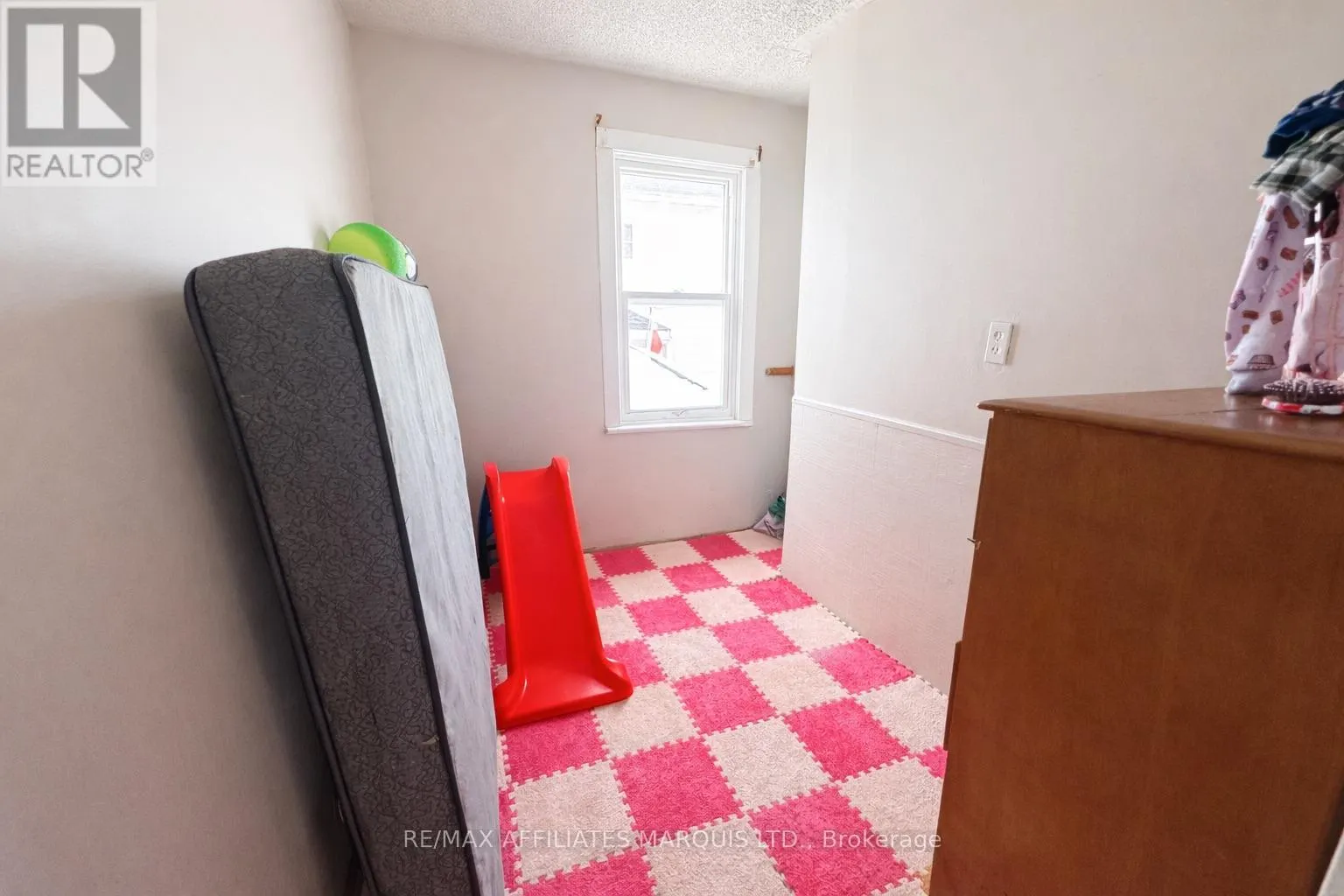 120-120A GUY STREET
