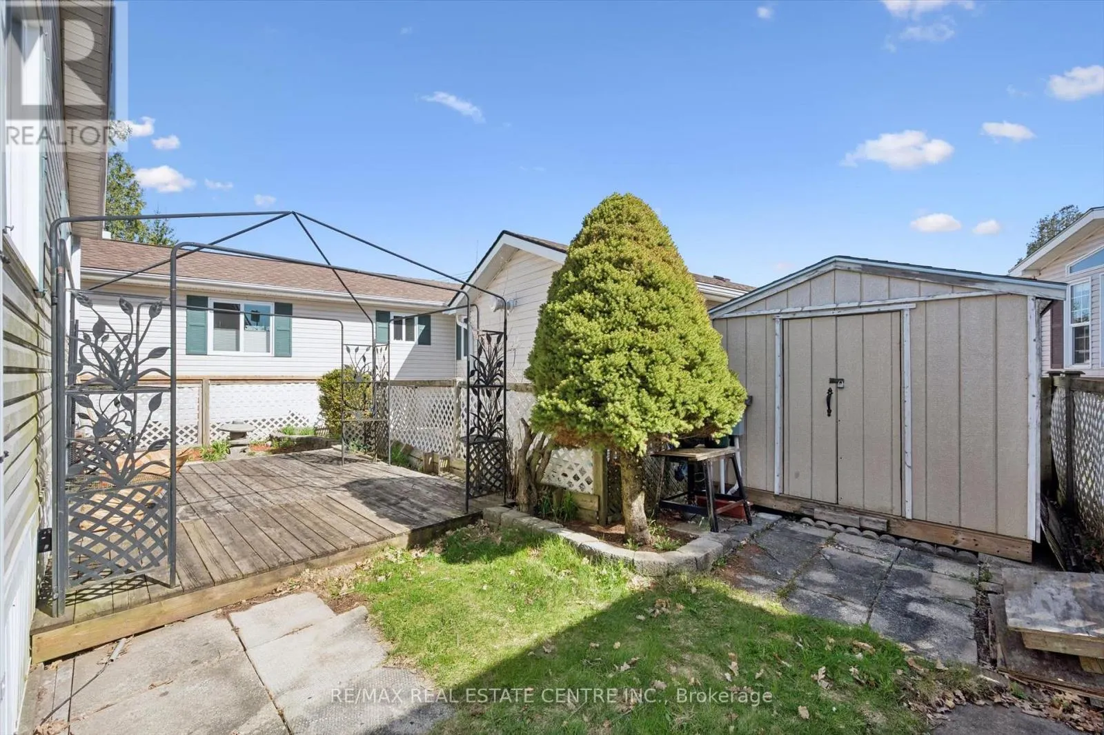 27 TRILLIUM BEACH PVT DRIVE