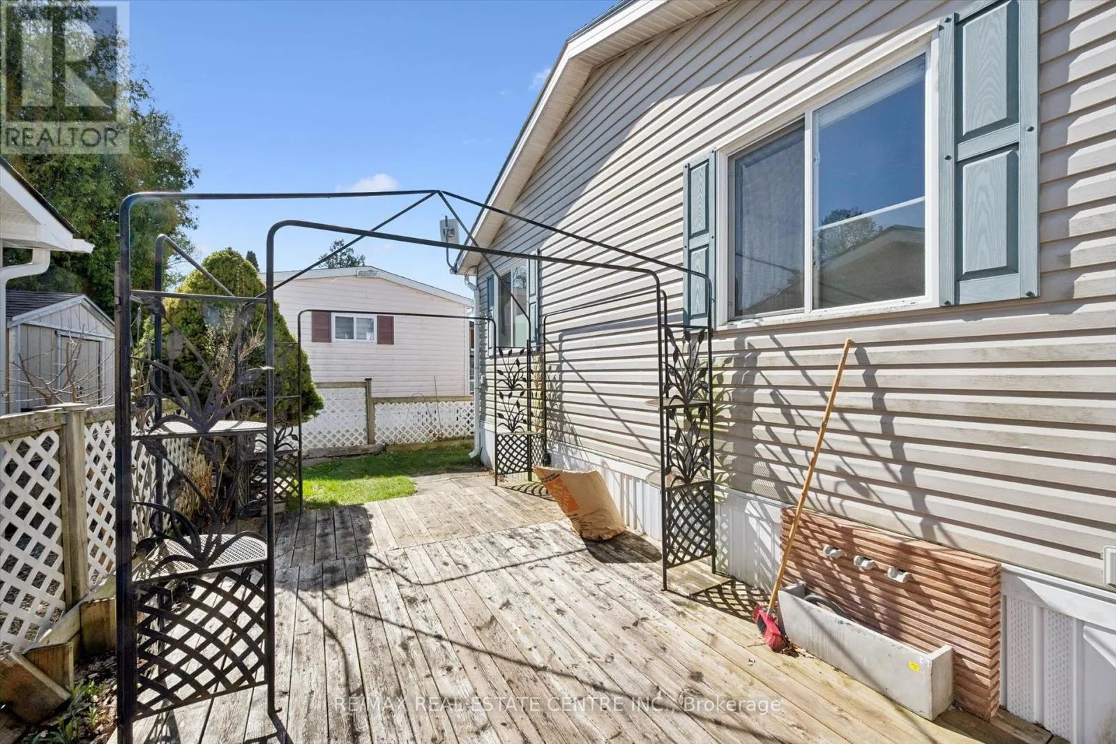 27 TRILLIUM BEACH PVT DRIVE