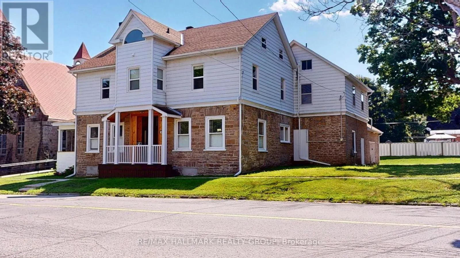 461 CENTRE STREET N