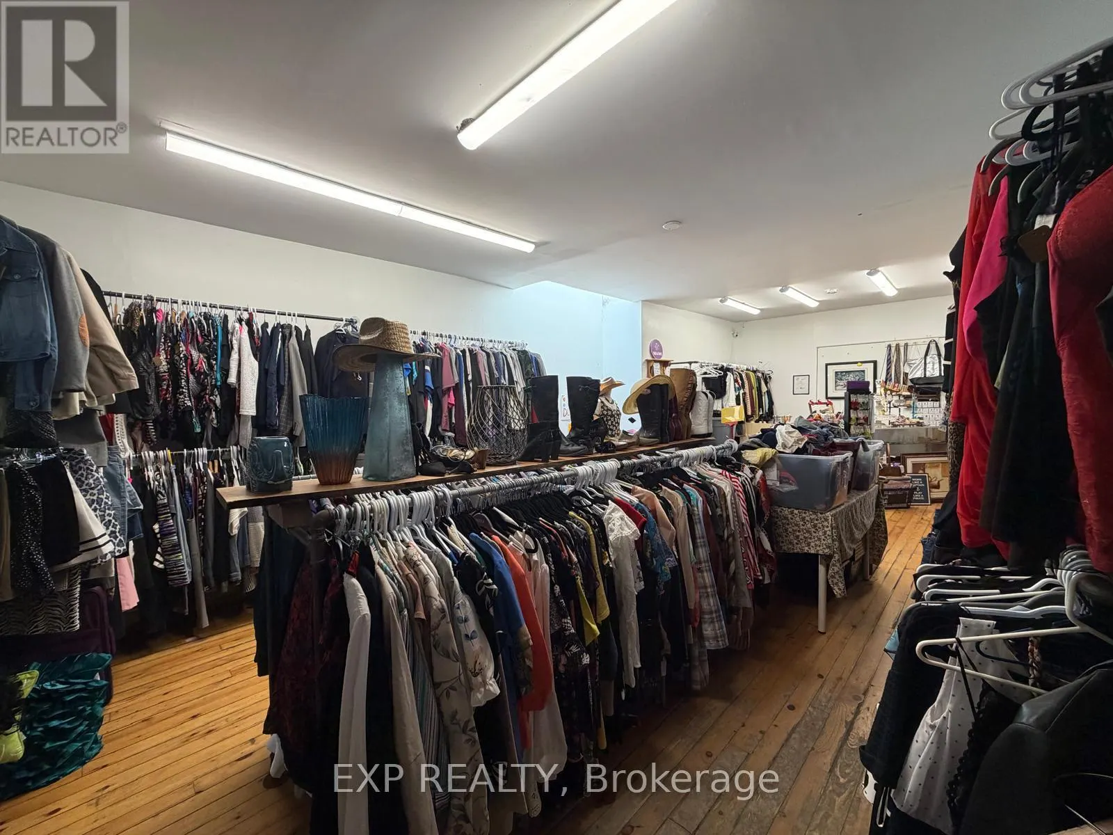 B - 889 BANK STREET