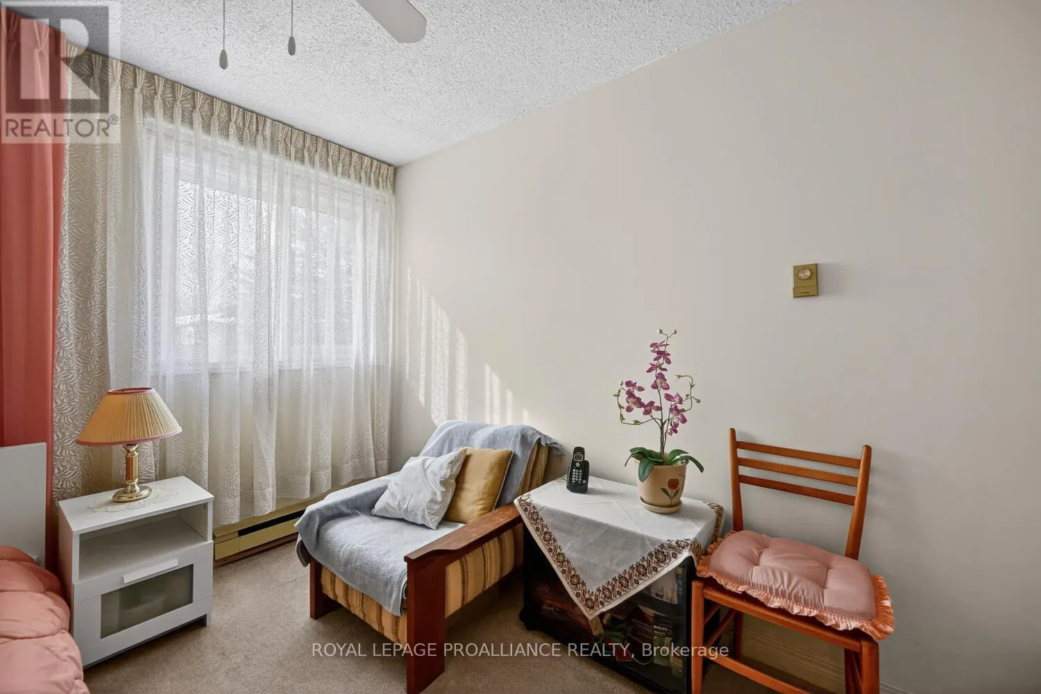 205 - 820 LAURIER BOULEVARD