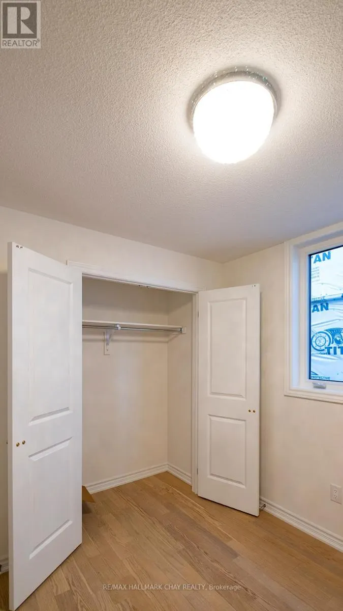 64 HILLCROFT WAY
