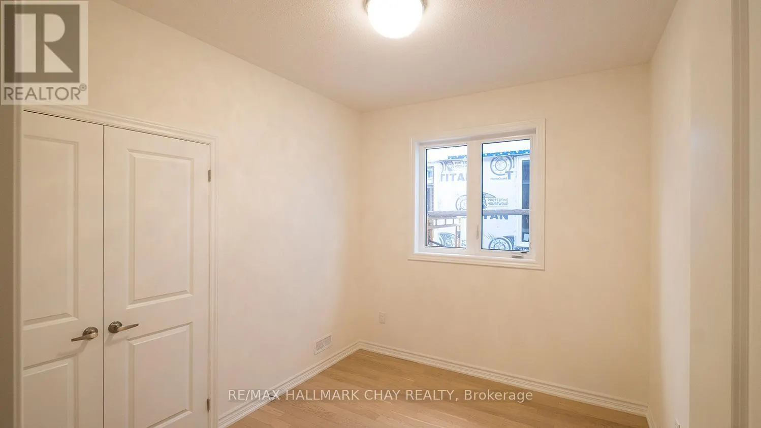 64 HILLCROFT WAY