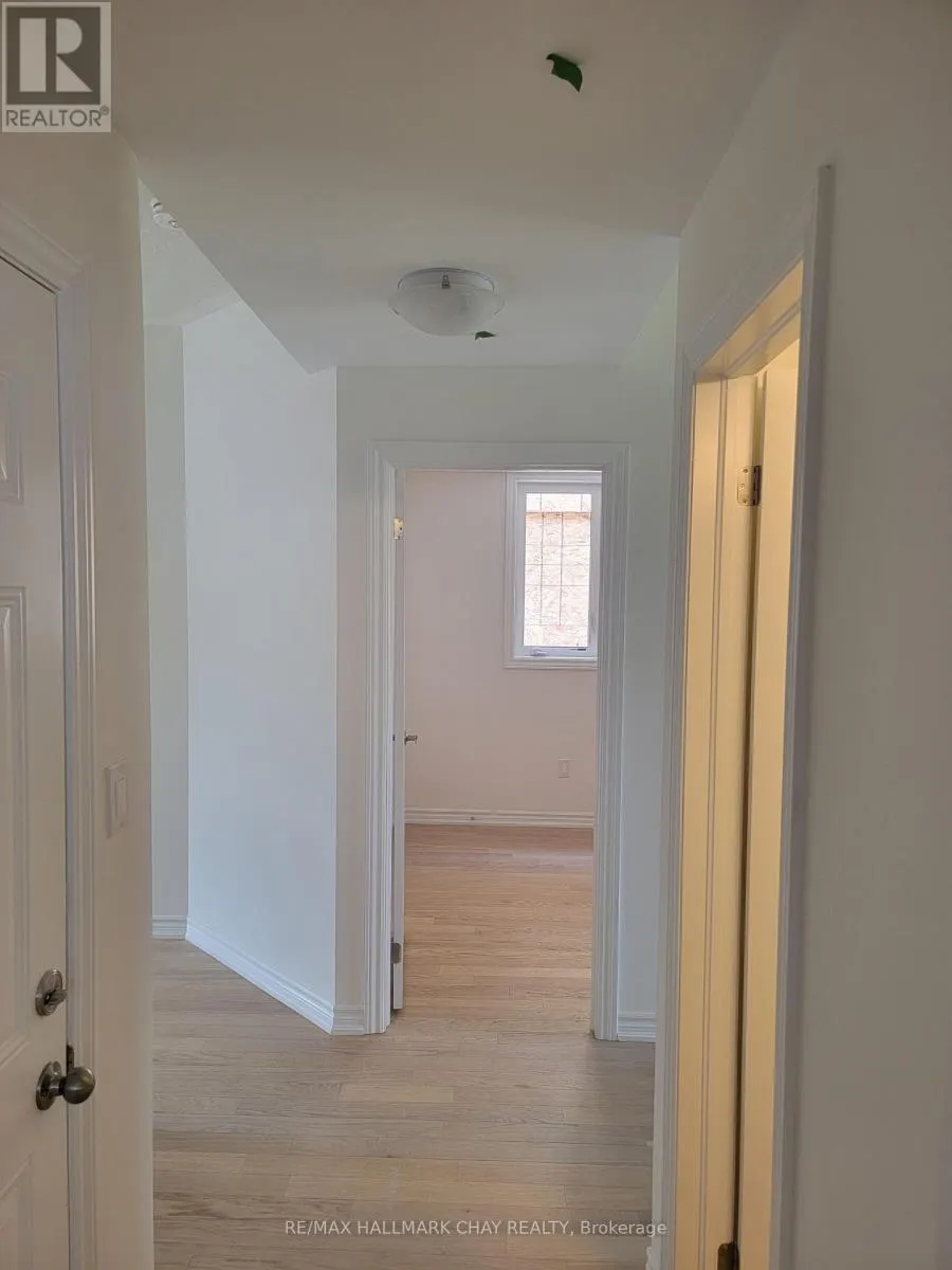 64 HILLCROFT WAY