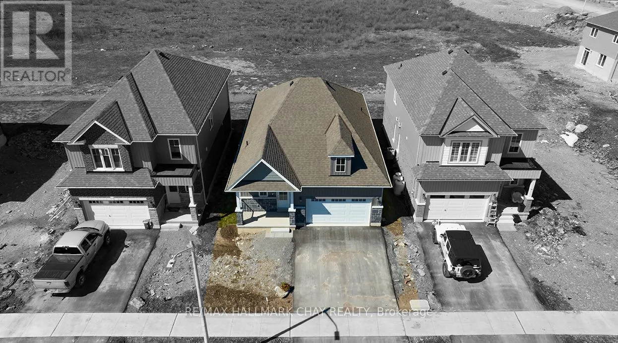 64 HILLCROFT WAY
