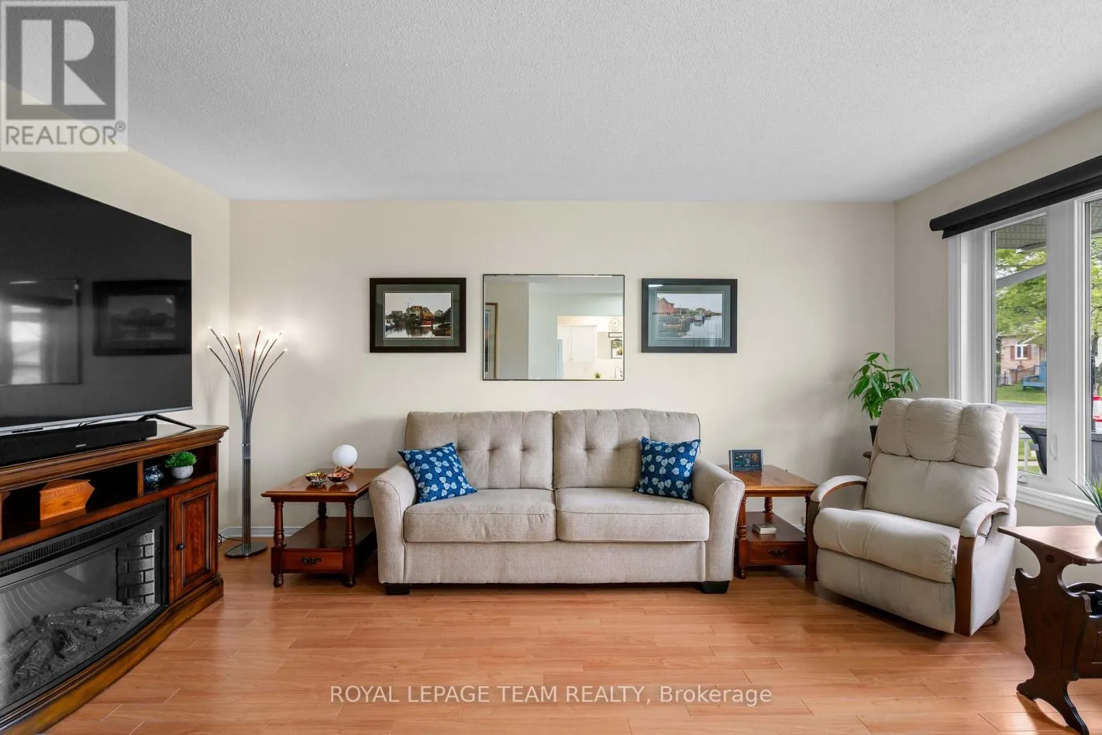 2 BILLINGS AVENUE W