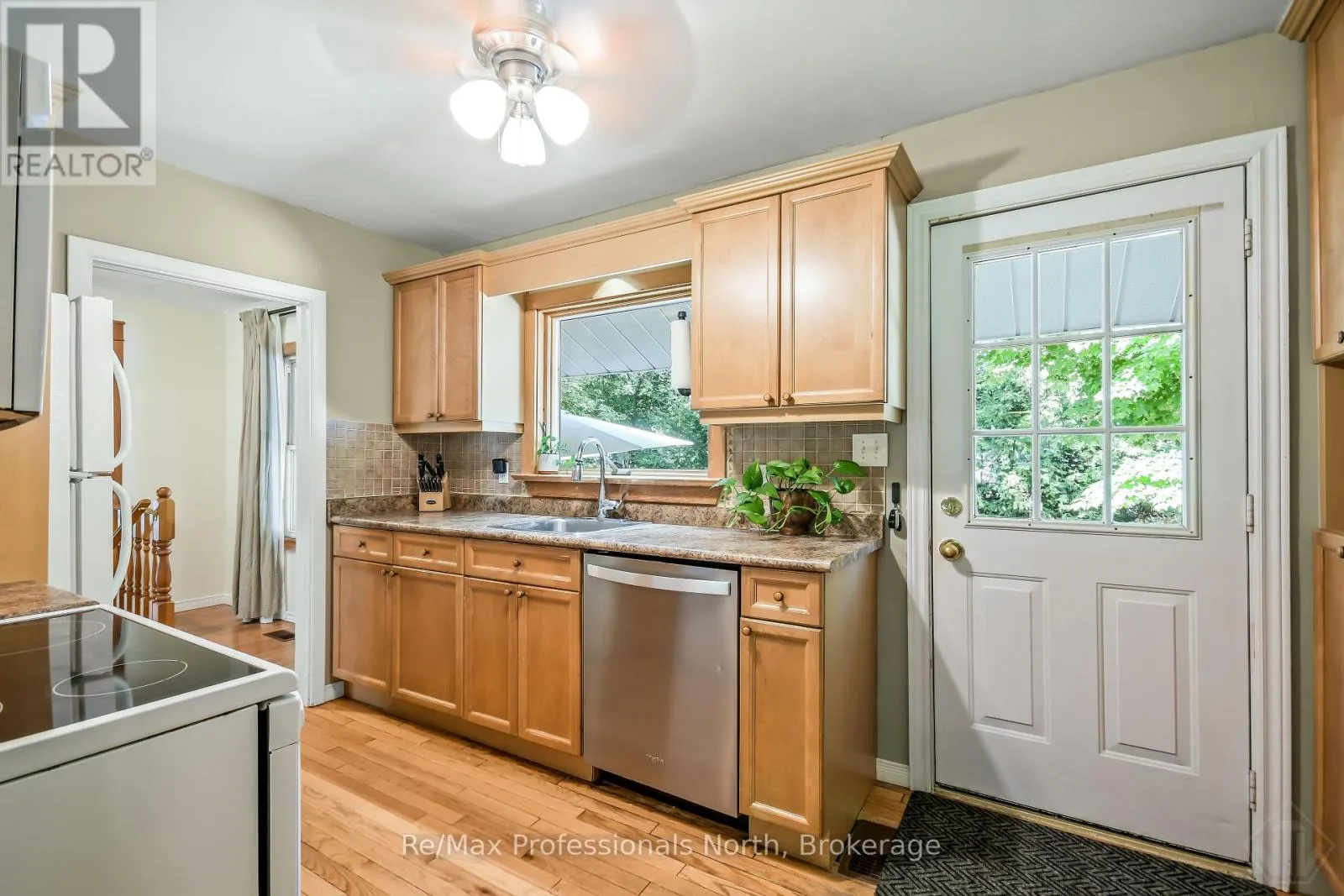 775 MUSKOKA BEACH ROAD