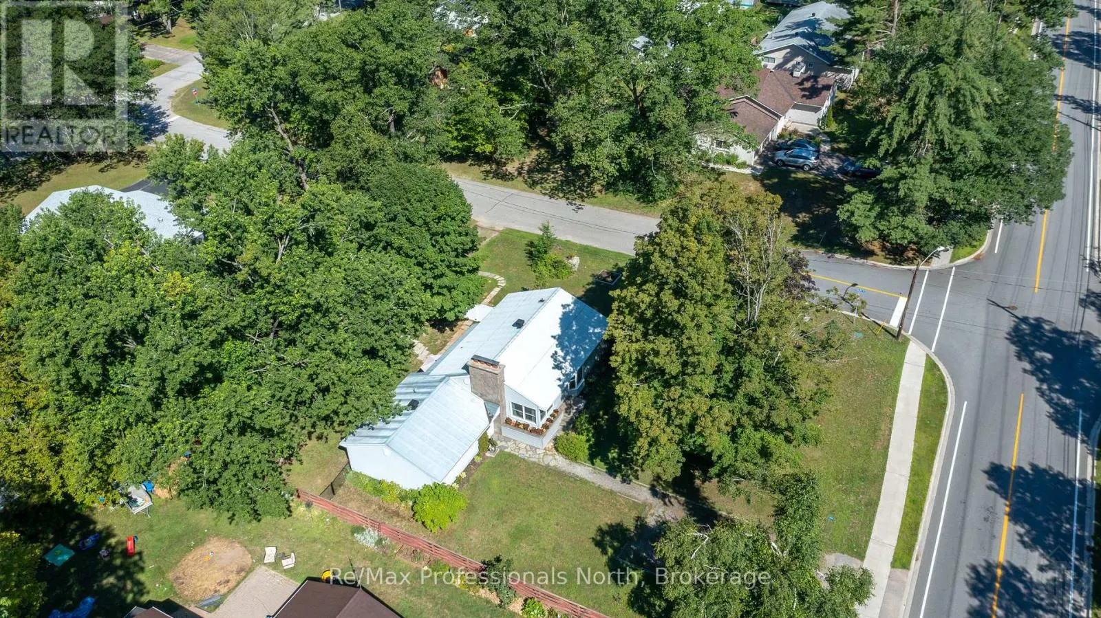 775 MUSKOKA BEACH ROAD