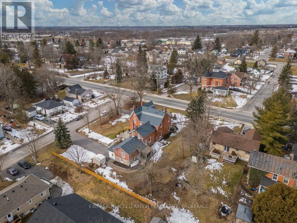 232 DUNDAS STREET W