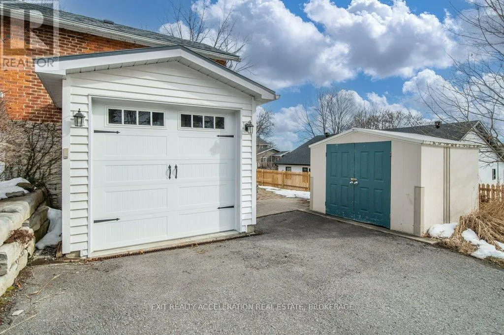 232 DUNDAS STREET W