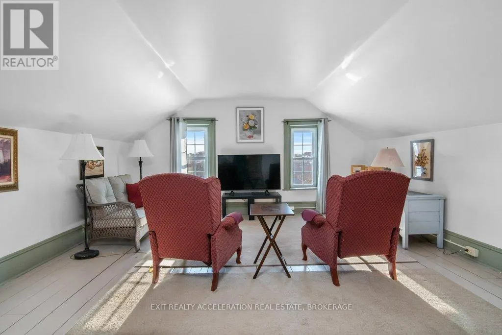 232 DUNDAS STREET W