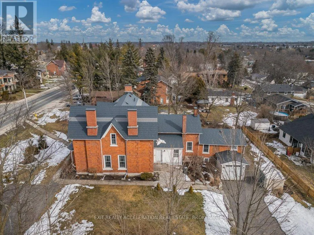 232 DUNDAS STREET W