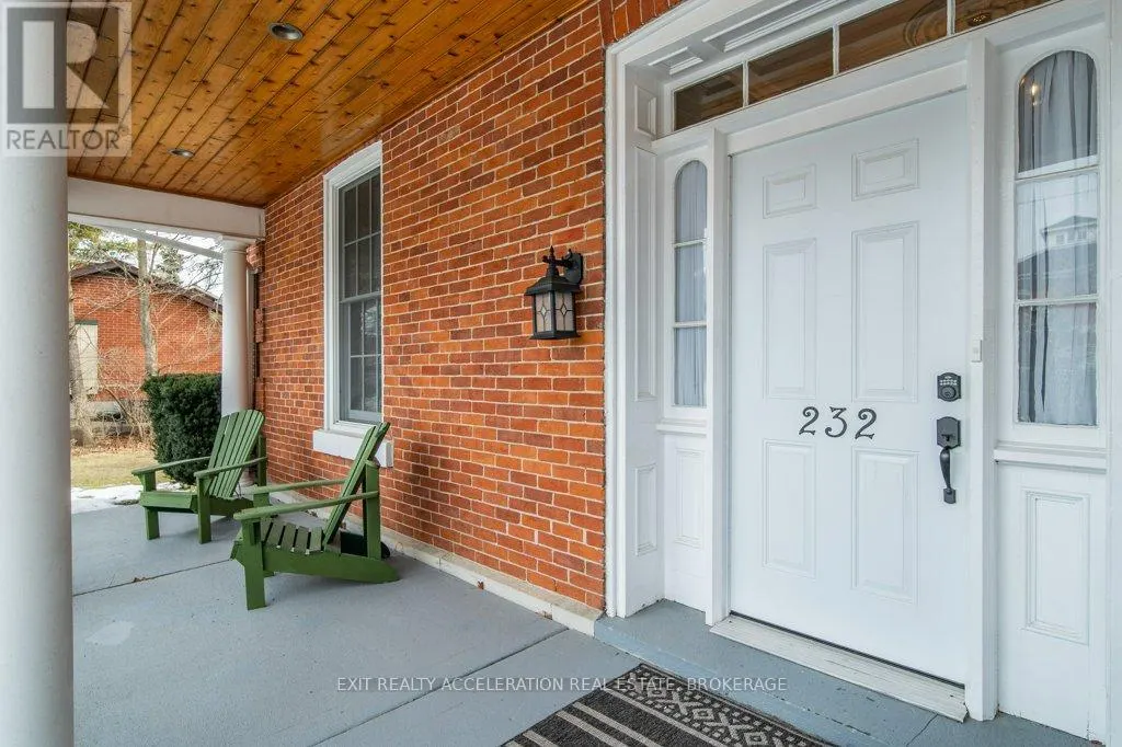 232 DUNDAS STREET W