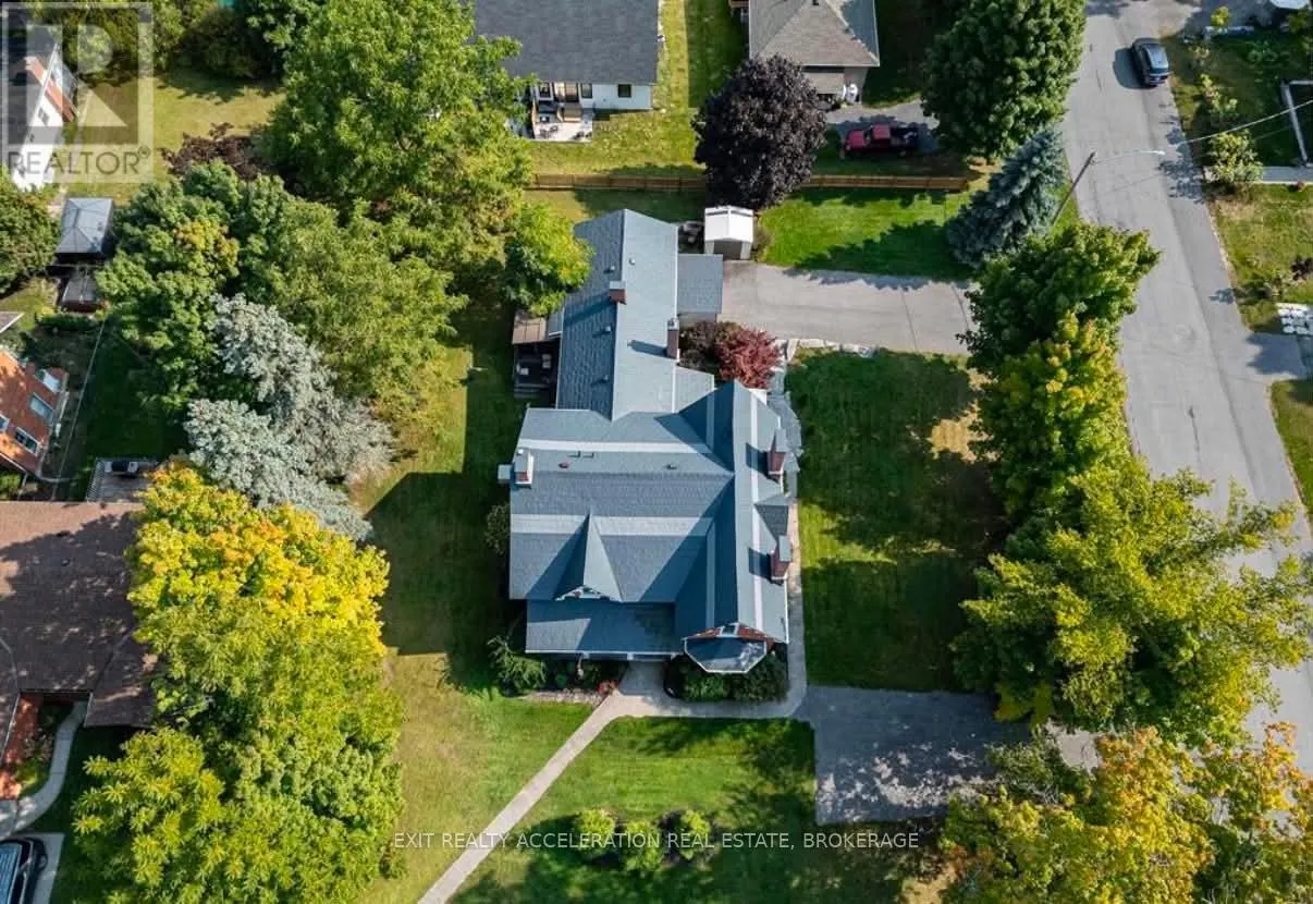 232 DUNDAS STREET W