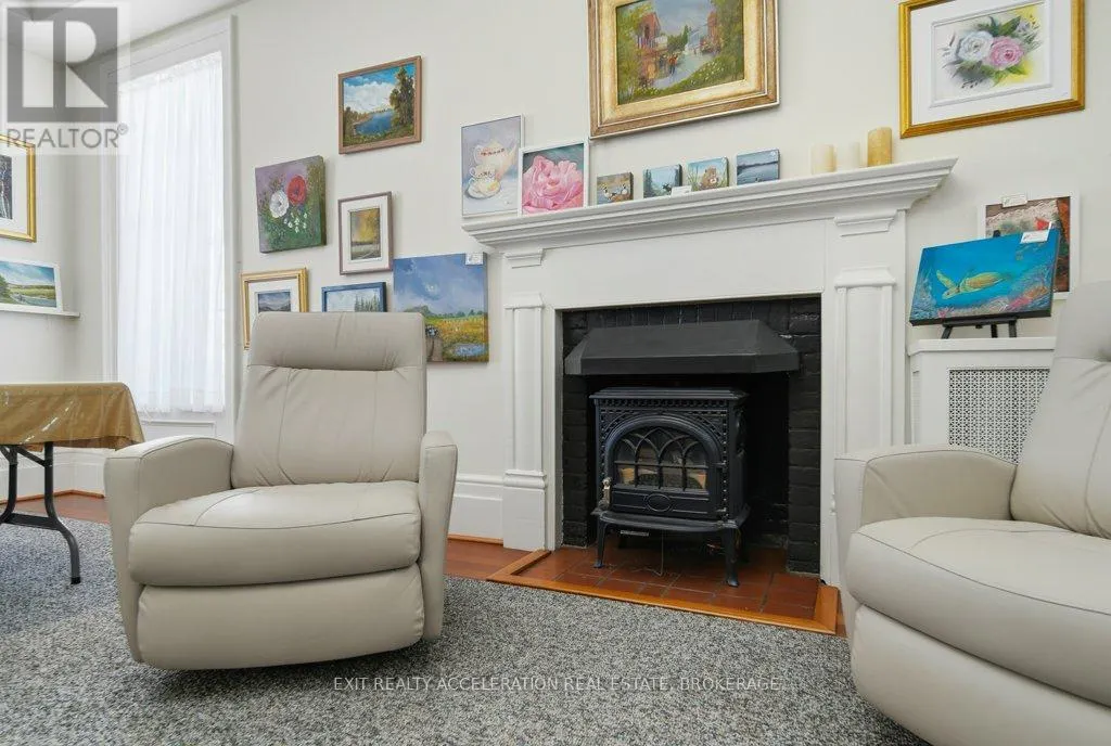 232 DUNDAS STREET W