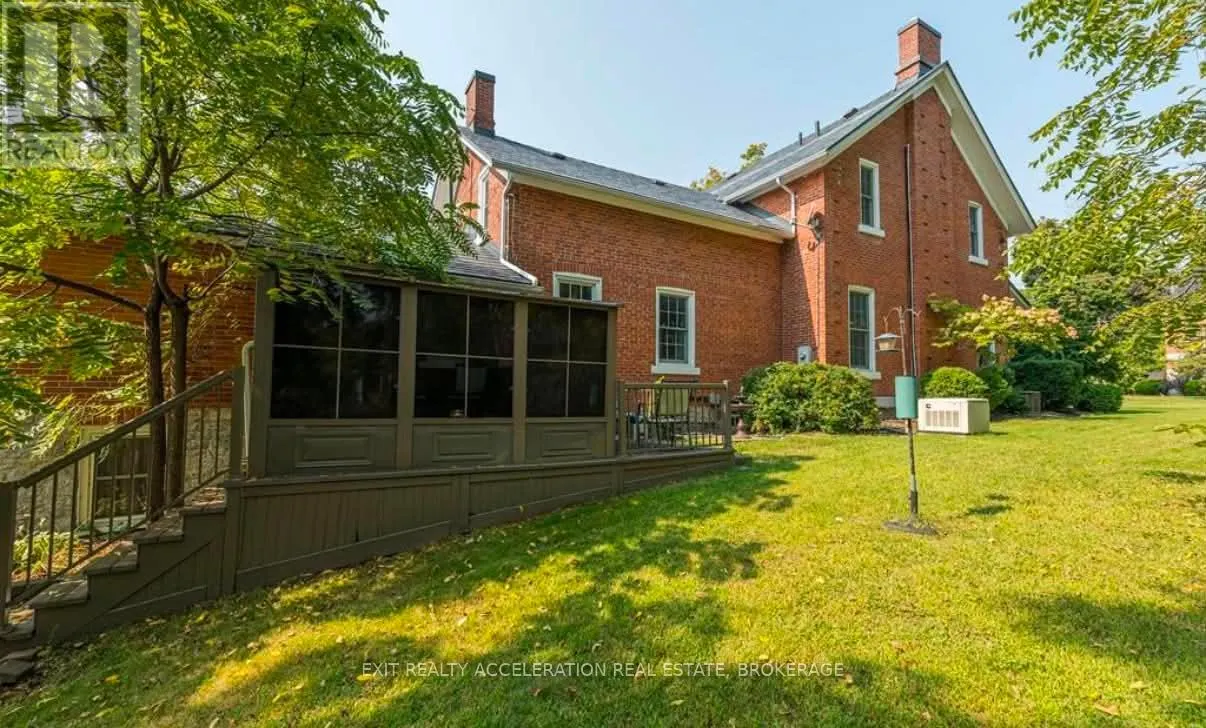 232 DUNDAS STREET W
