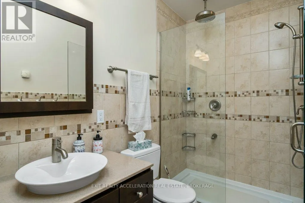 232 DUNDAS STREET W