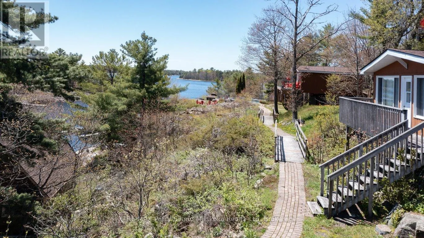 3 - 111 NORTH SHORE ROAD #3