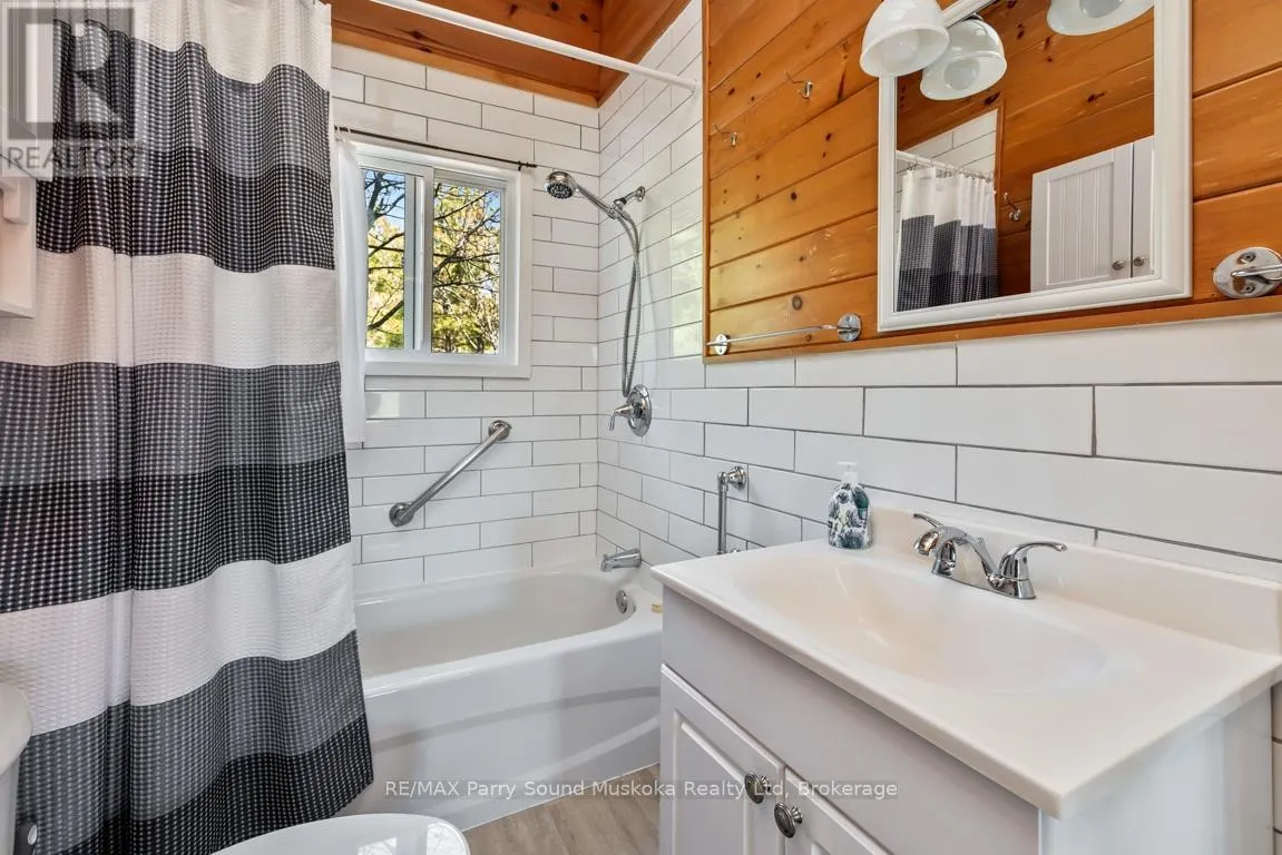 3 - 111 NORTH SHORE ROAD #3
