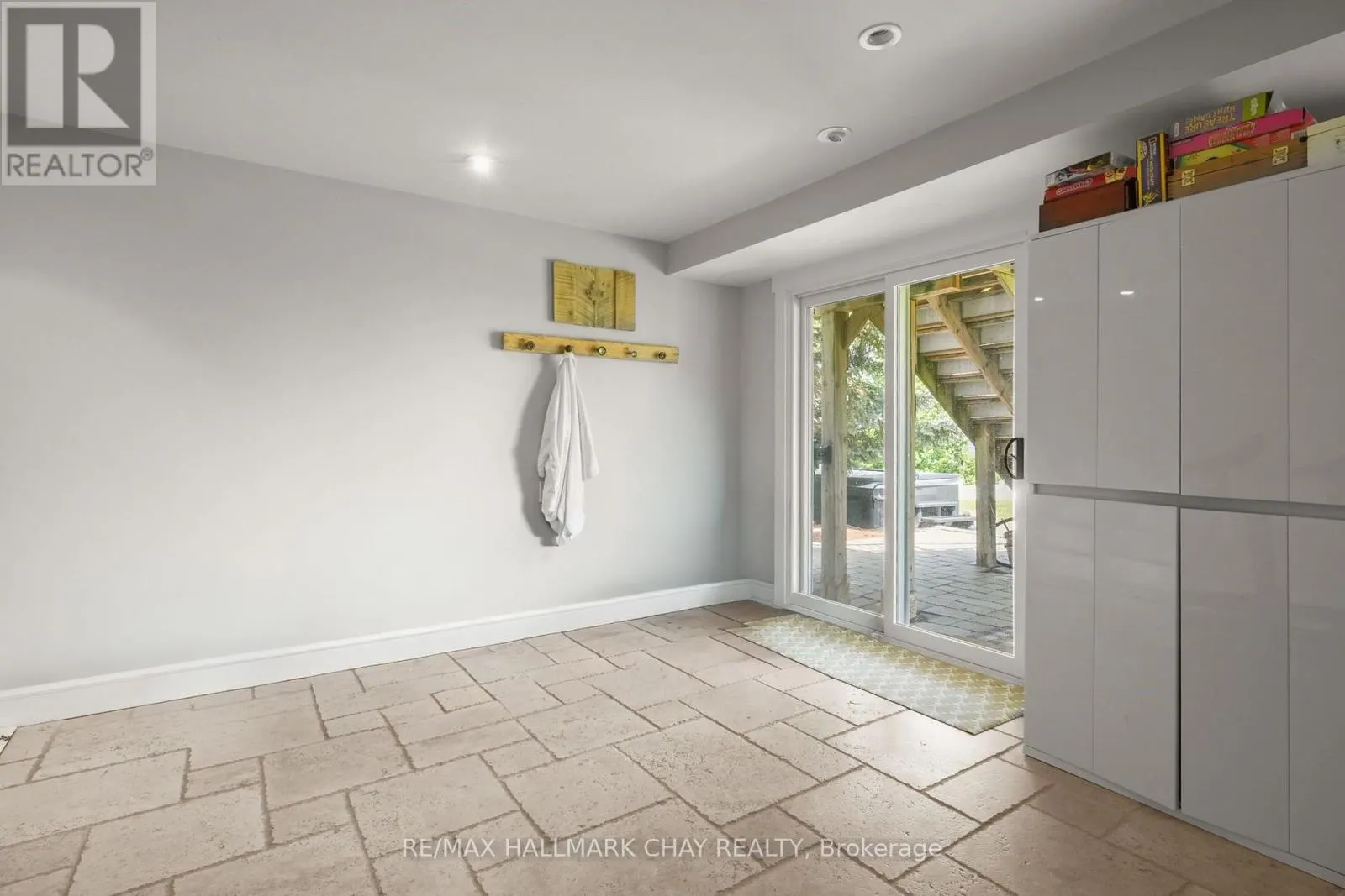 8 LLOYD'S TRAVERSE CRESCENT