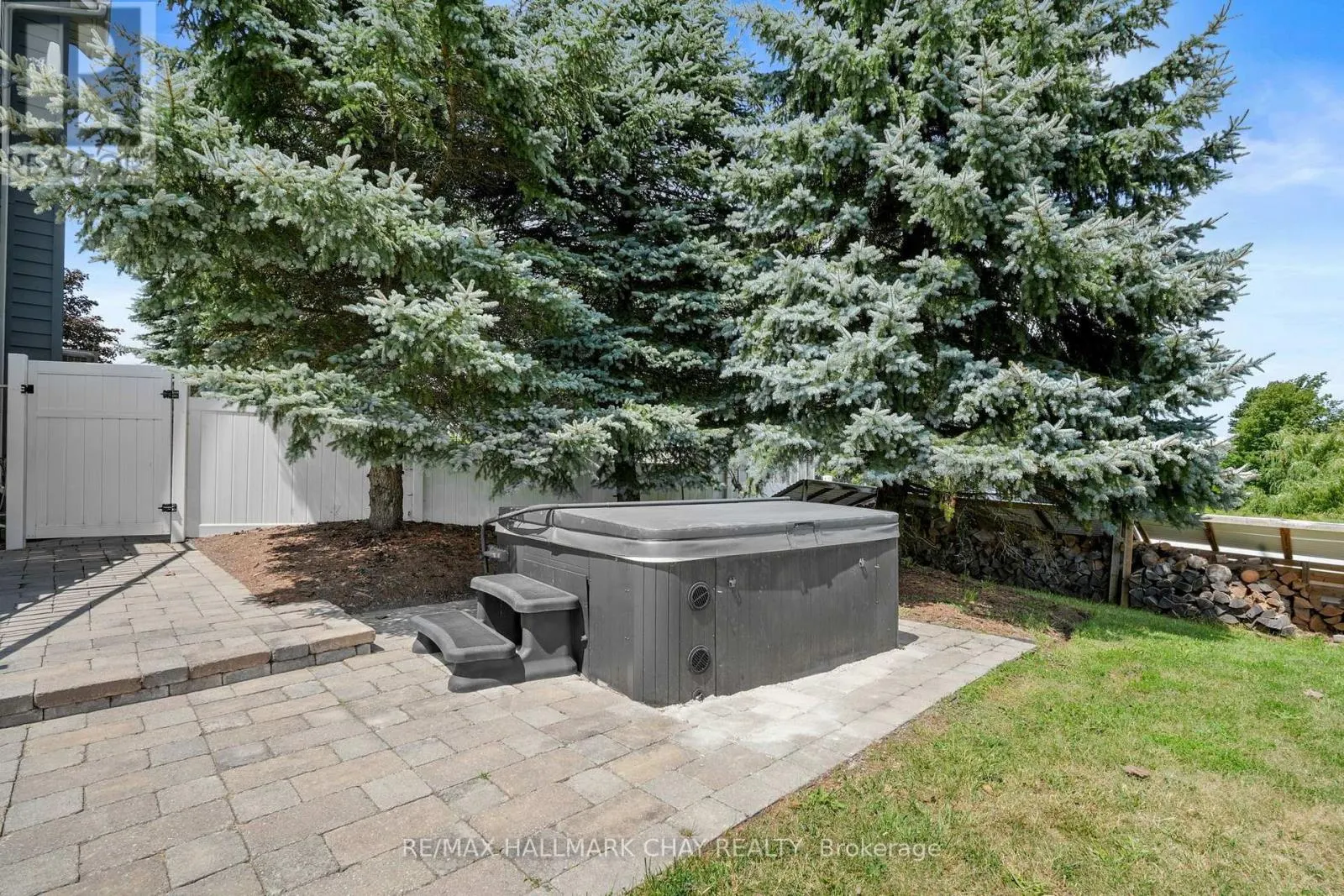 8 LLOYD'S TRAVERSE CRESCENT