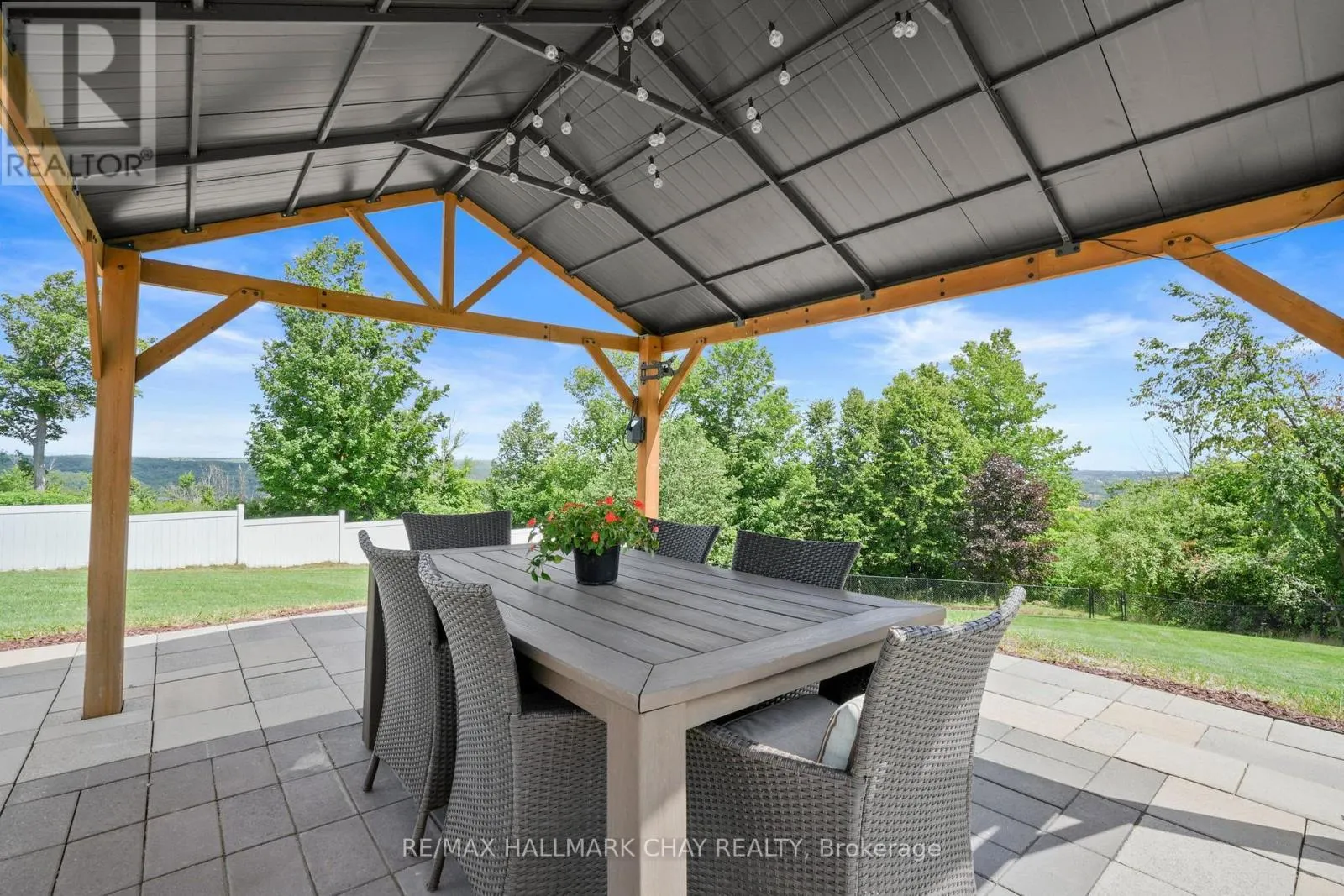 8 LLOYD'S TRAVERSE CRESCENT