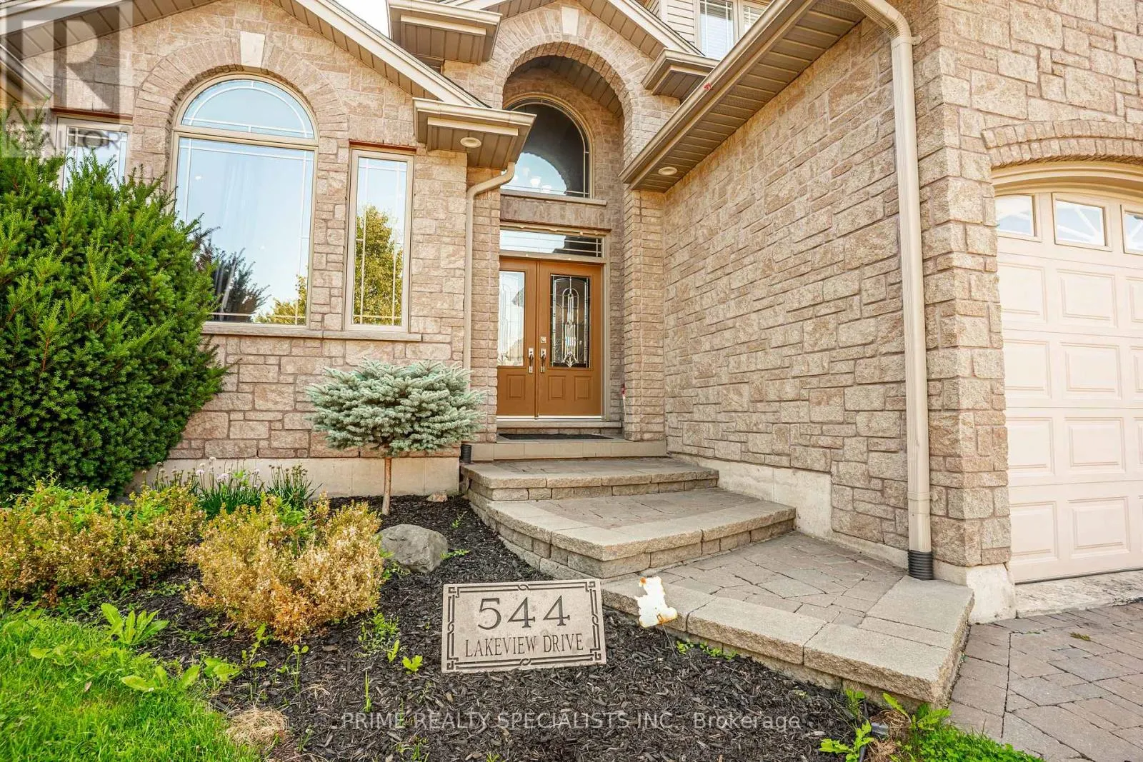 544 LAKEVIEW DRIVE