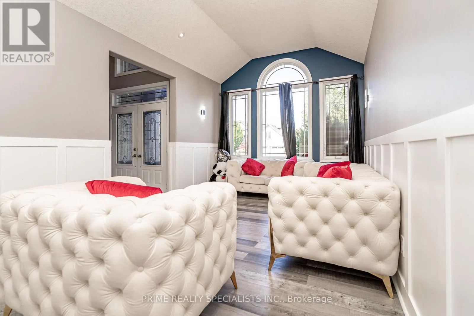544 LAKEVIEW DRIVE