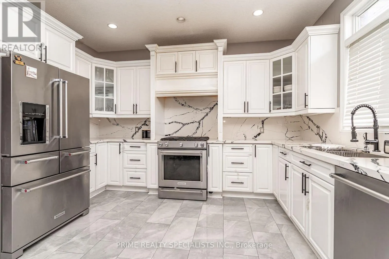 544 LAKEVIEW DRIVE