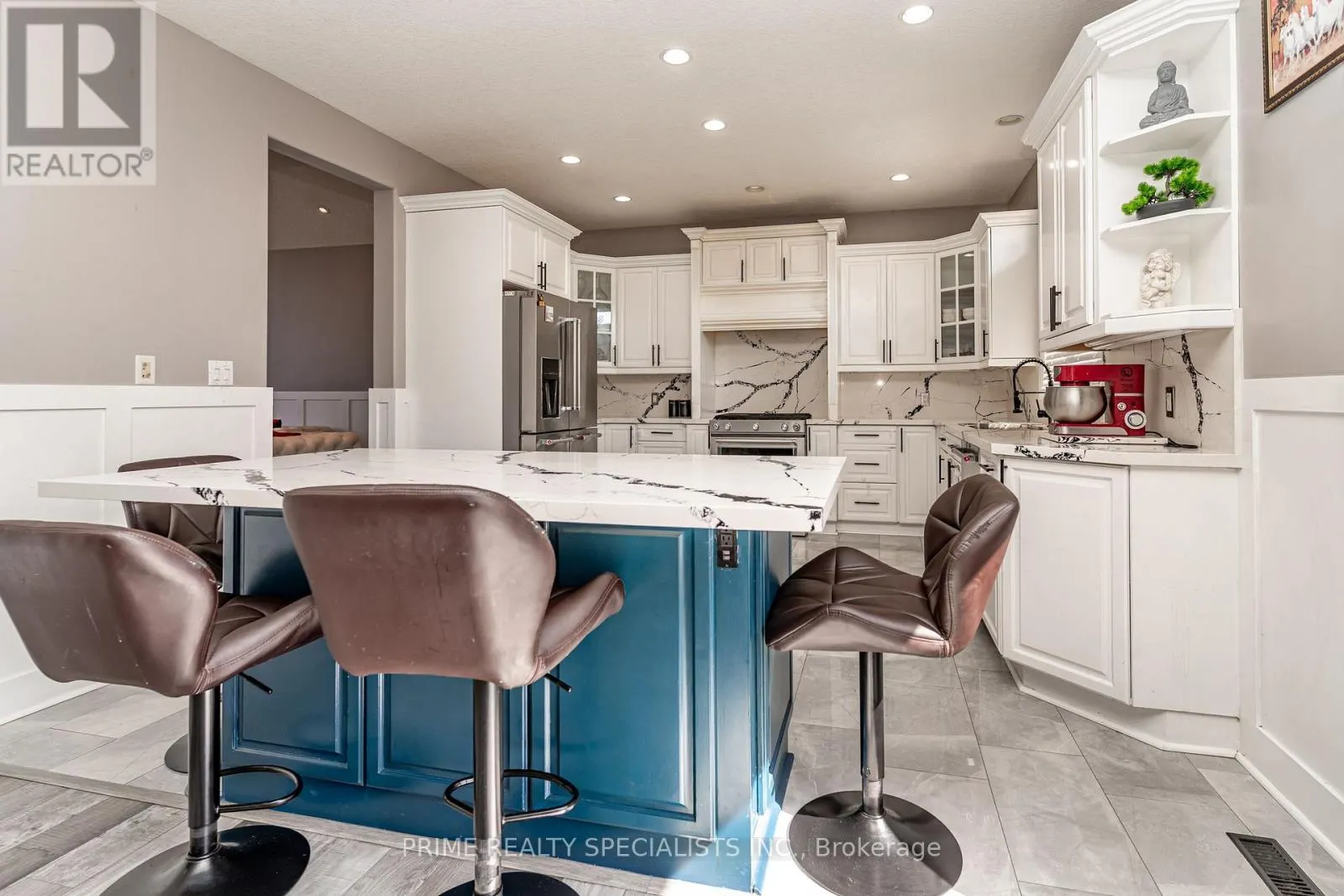 544 LAKEVIEW DRIVE