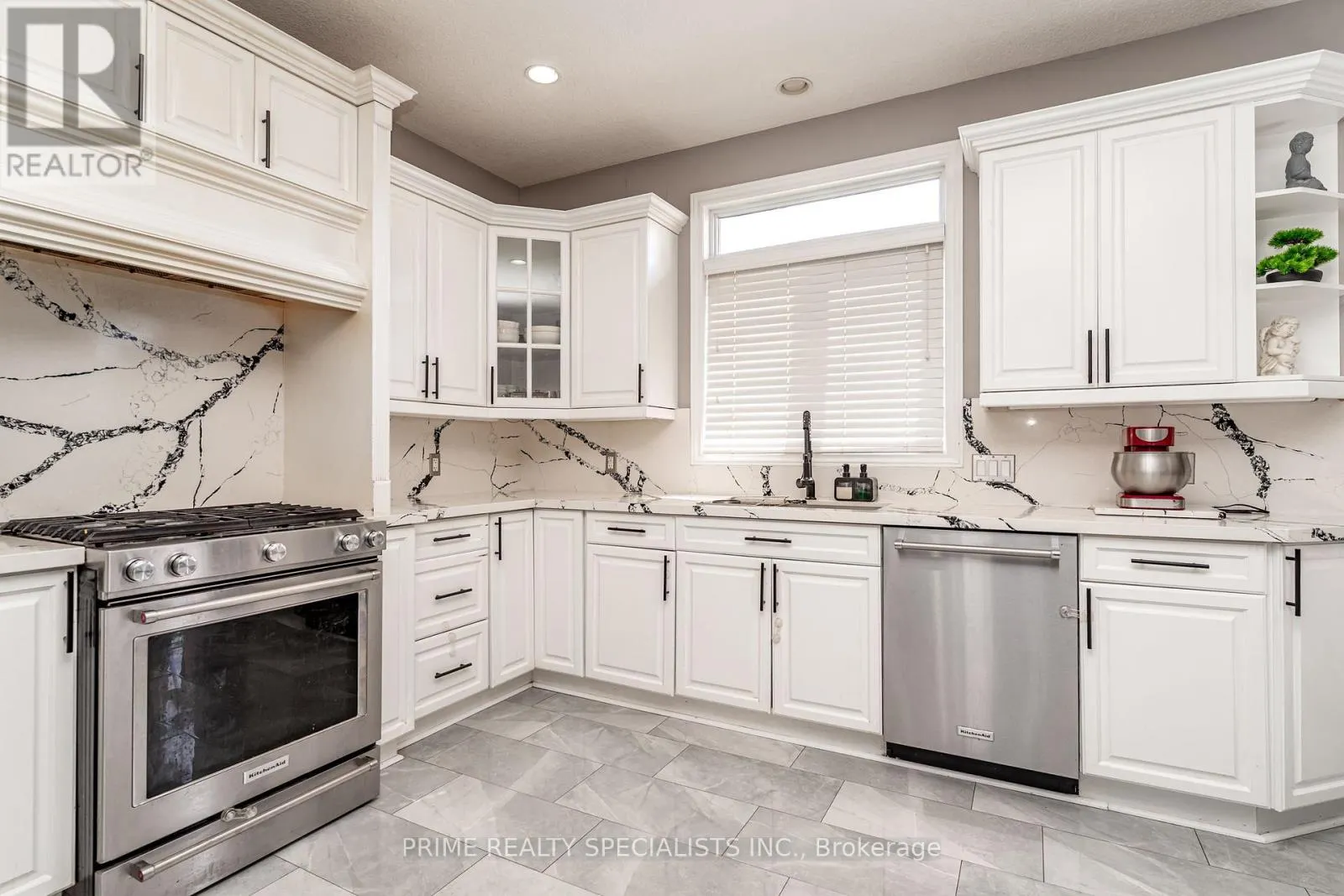 544 LAKEVIEW DRIVE